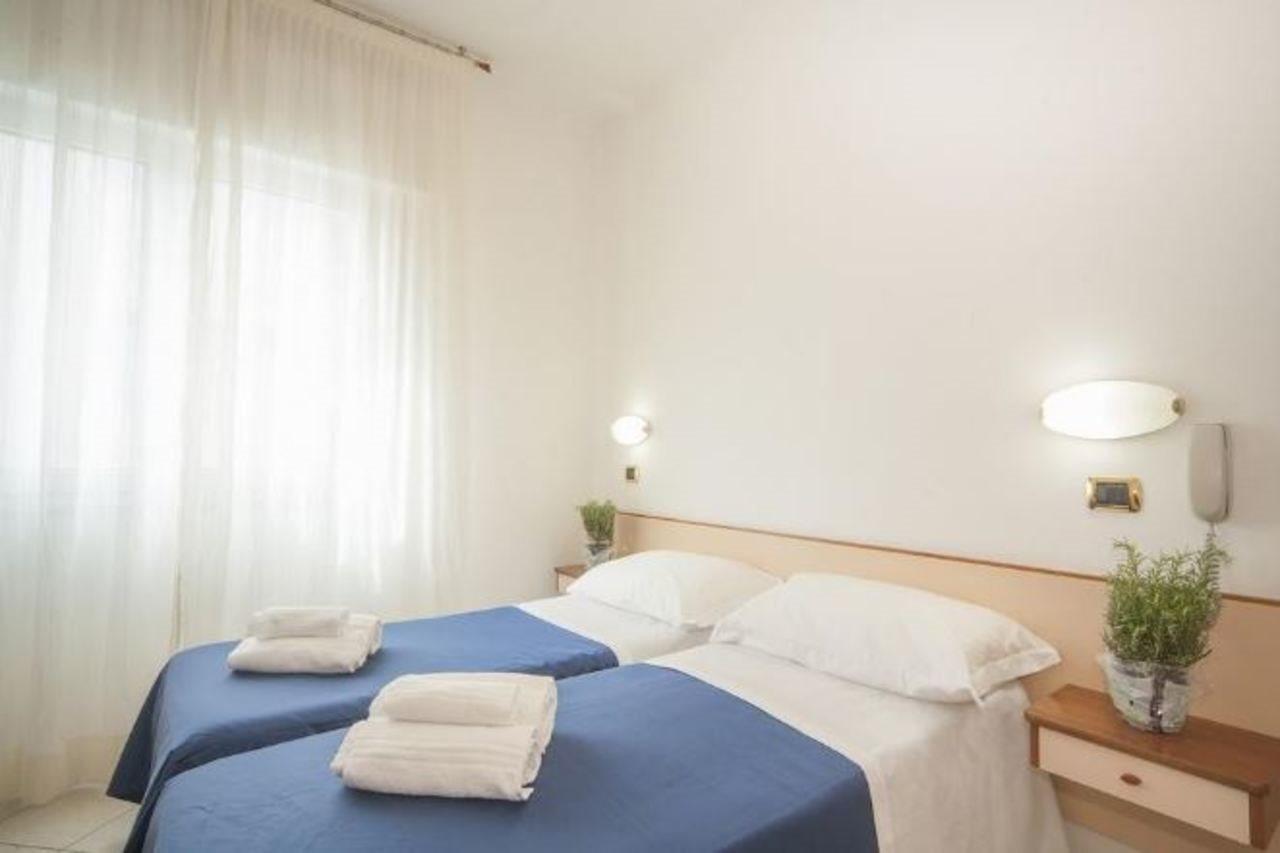 Hotel Manola ريميني المظهر الخارجي الصورة