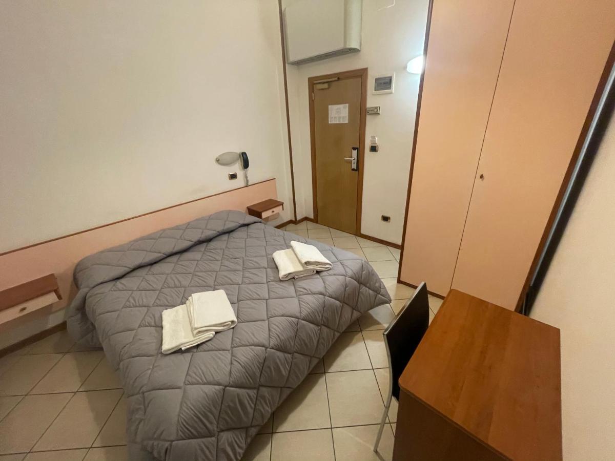 Hotel Manola ريميني المظهر الخارجي الصورة