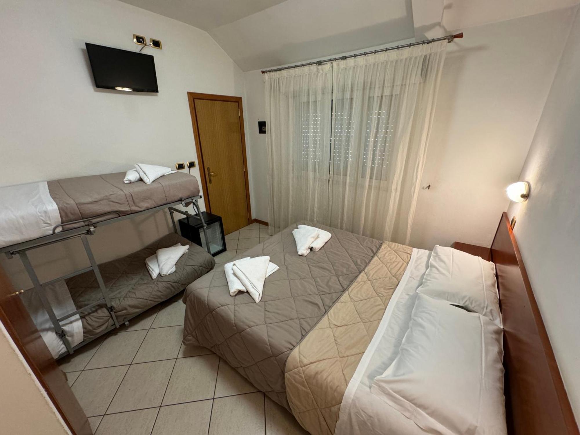 Hotel Manola ريميني المظهر الخارجي الصورة