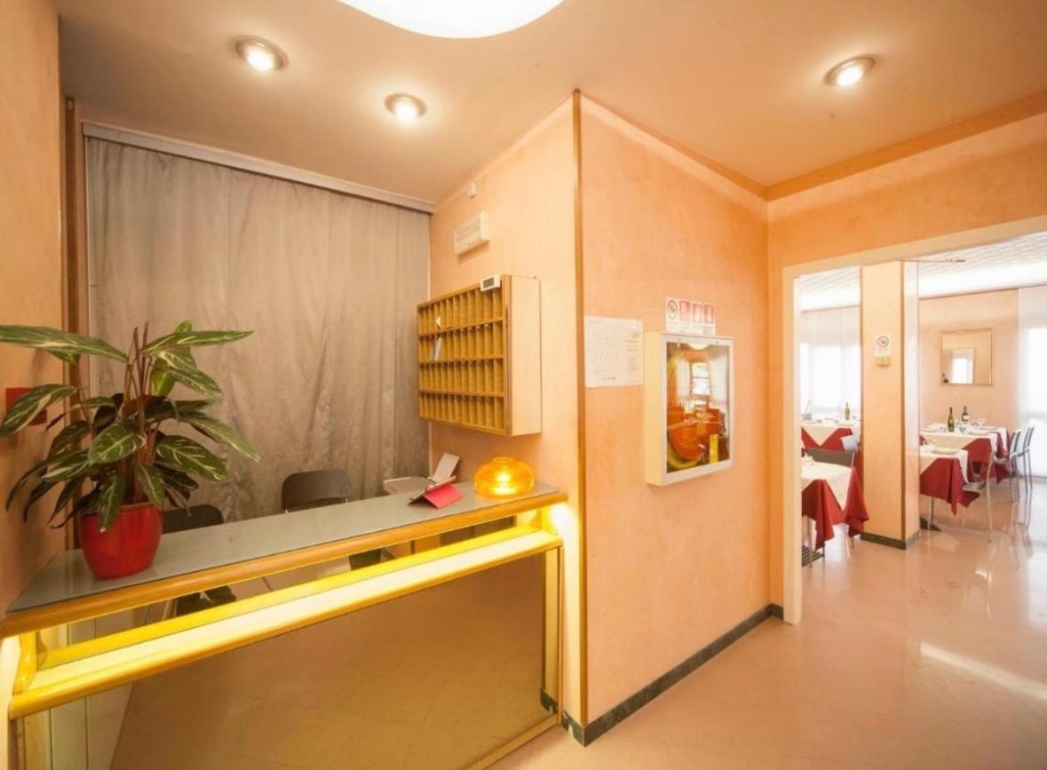 Hotel Manola ريميني المظهر الخارجي الصورة