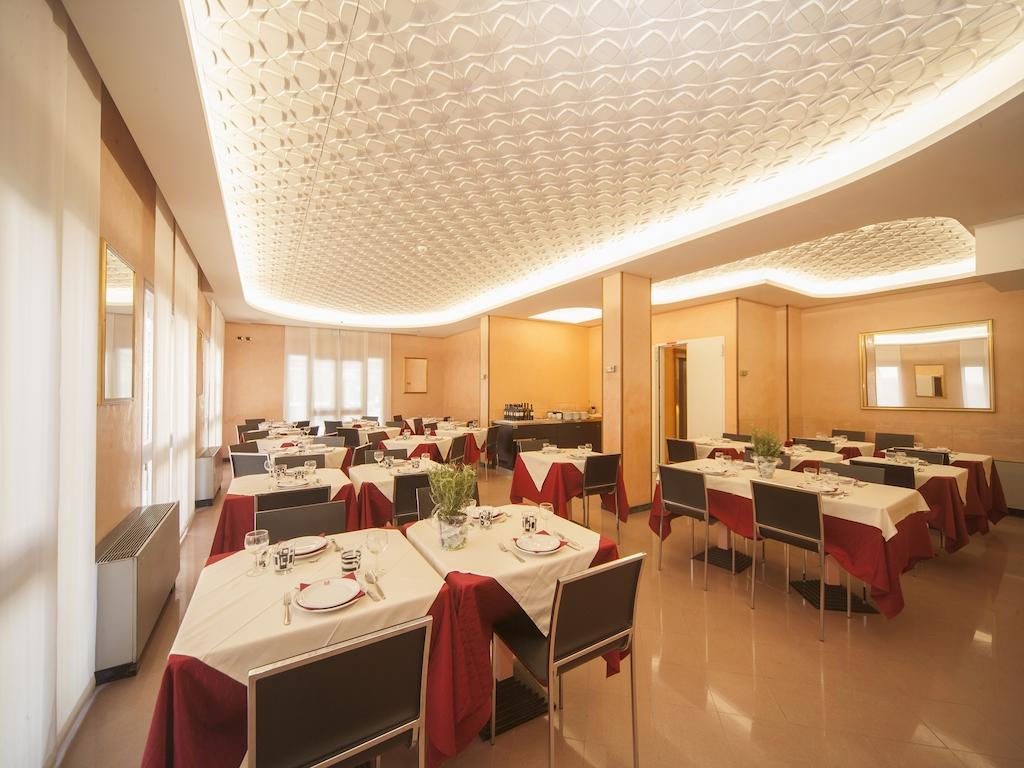 Hotel Manola ريميني المظهر الخارجي الصورة