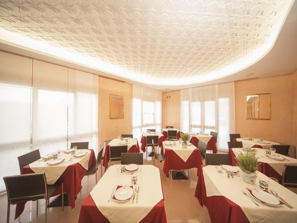 Hotel Manola ريميني المظهر الخارجي الصورة