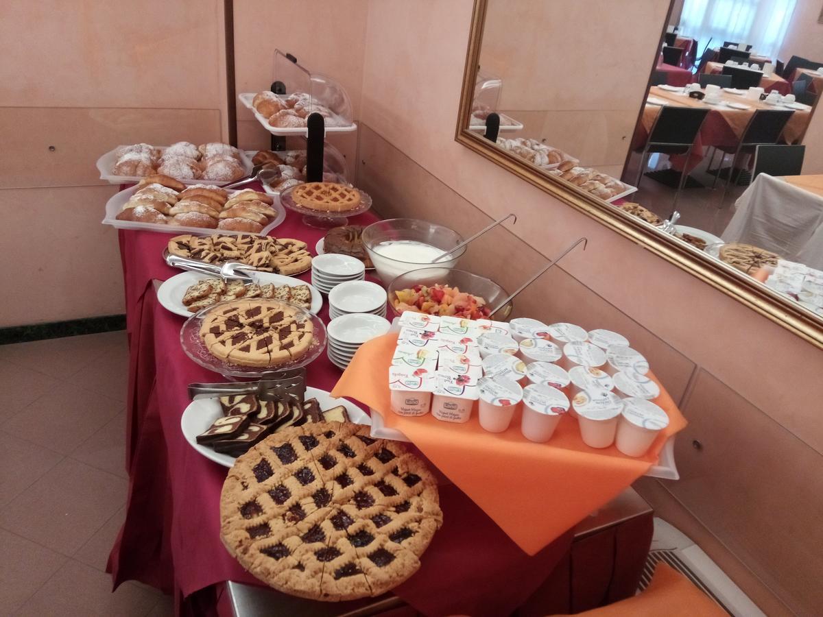 Hotel Manola ريميني المظهر الخارجي الصورة