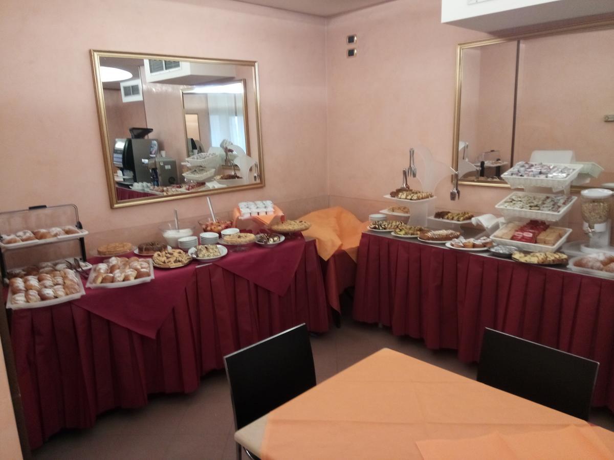 Hotel Manola ريميني المظهر الخارجي الصورة